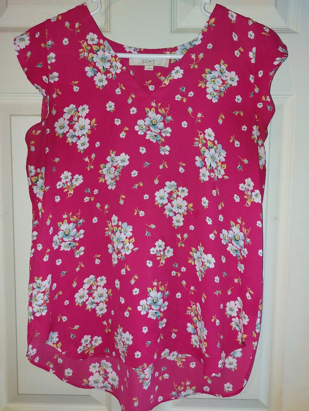 LOFT Small Hot Pink Floral V-Neck Cap Sleeve Blouse